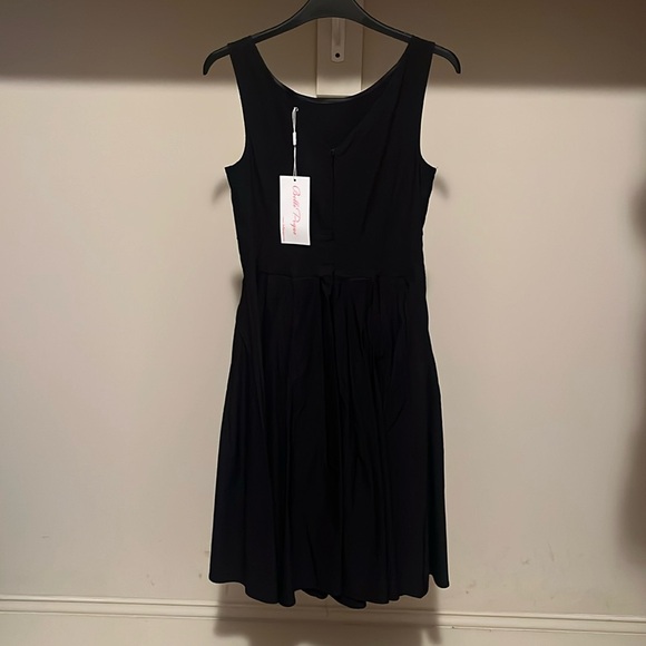 Black Sleeveless Pleated Midi Dress - Picture 2 of 4